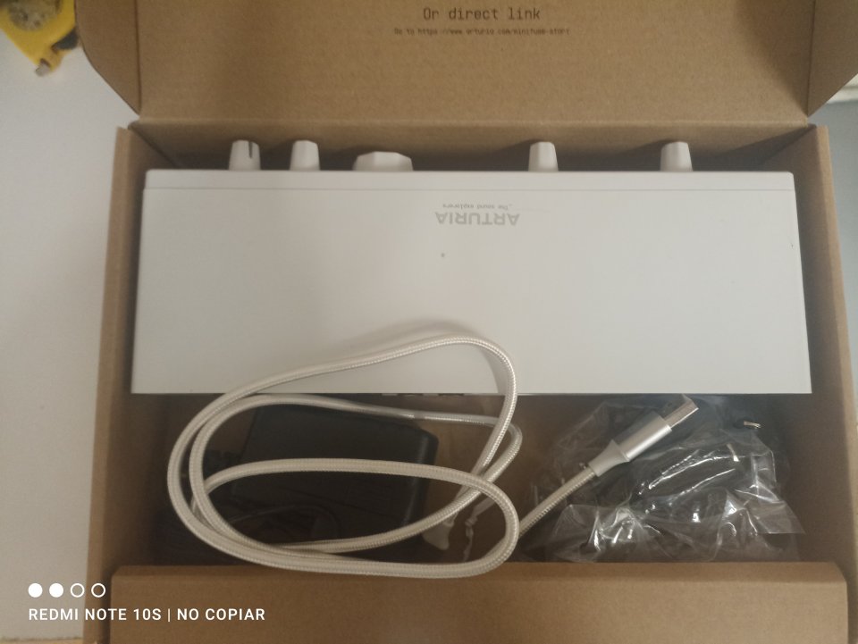 Arturia minifuse 4 white interfaz àudio 4 canales