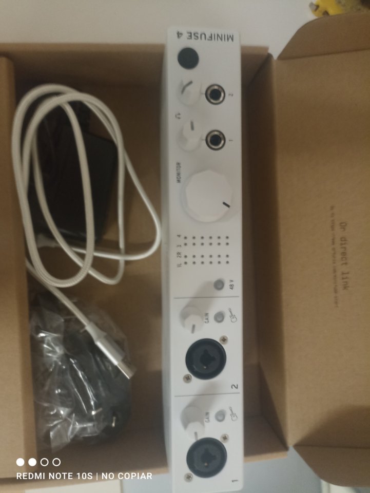 interfaz àudio Arturia minifuse 4 white  4 canales in/out