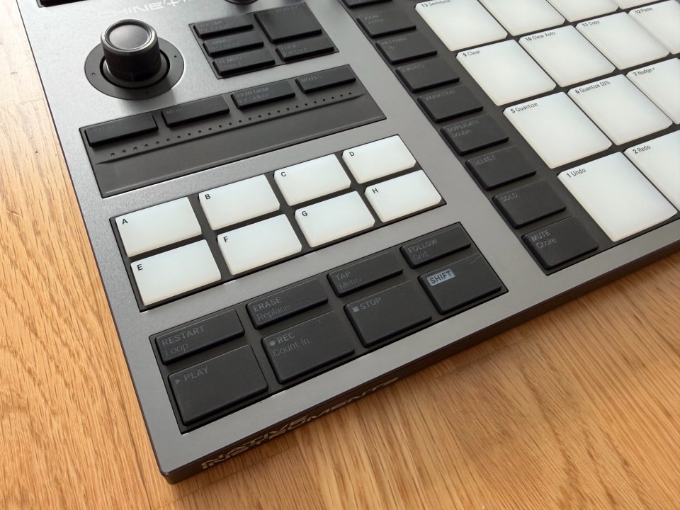 Native Instruments Maschine+ Sistema de producción standalone, mint de segunda mano · Foto 3 de 4 · Araba · 680 €