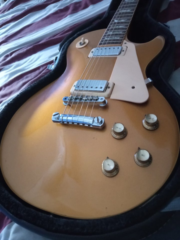 Gibson Les Paul Deluxe Goldtop 1973 de segunda mano · Foto 7 de 10 · Almería · 7499 €