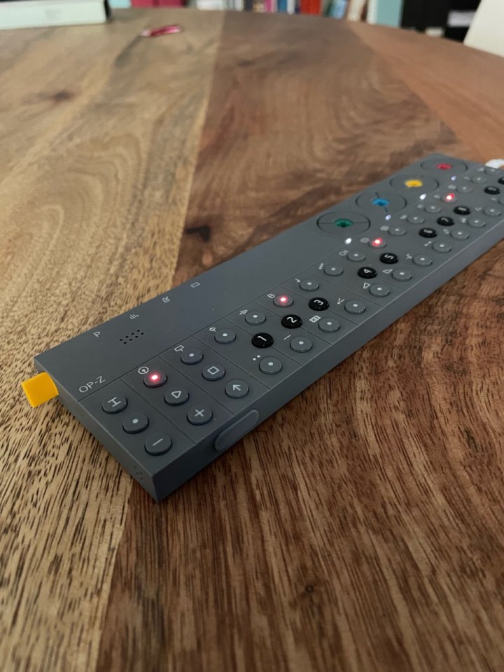 Teenage Engineering OP-Z de segunda mano · Foto 4 de 5 · Madrid · 250 €