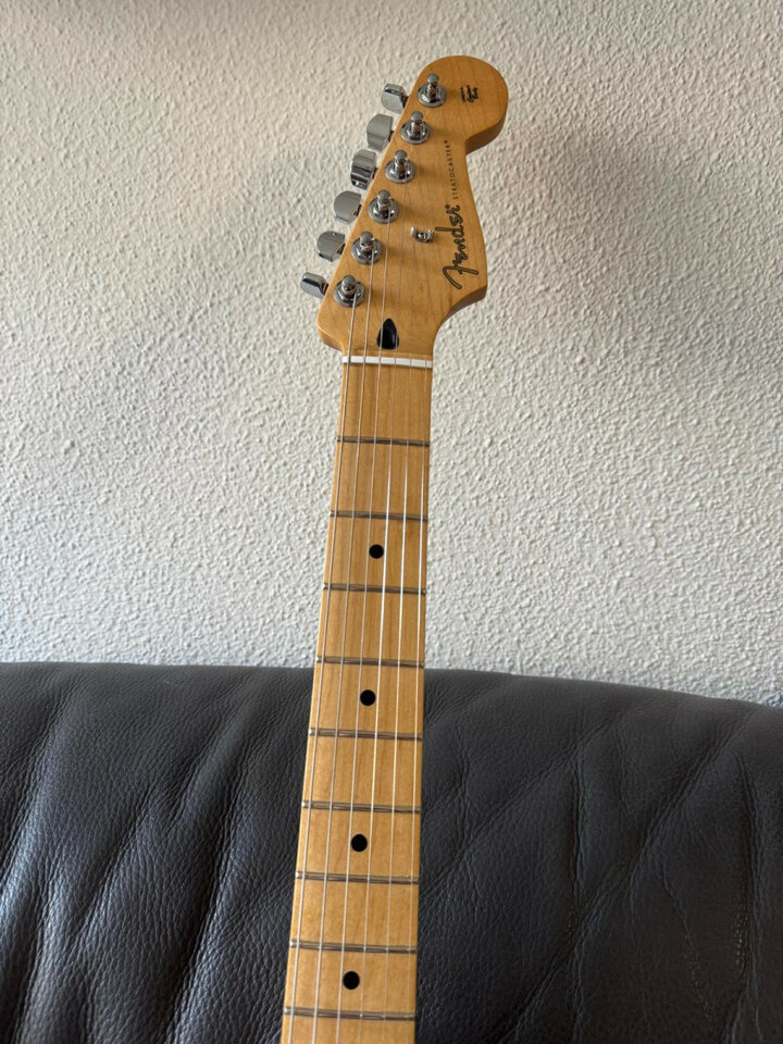 Vendo Fender Player Stratocaster Limited Edition Black.