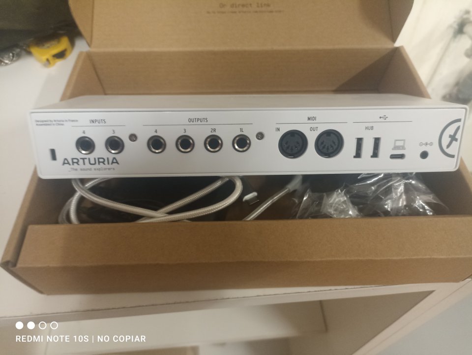 interfaz àudio Arturia minifuse 4 white  4 canales in/out