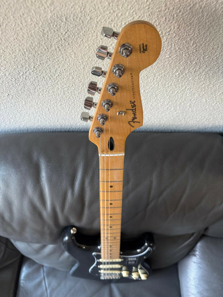 Vendo Fender Player Stratocaster Limited Edition Black.