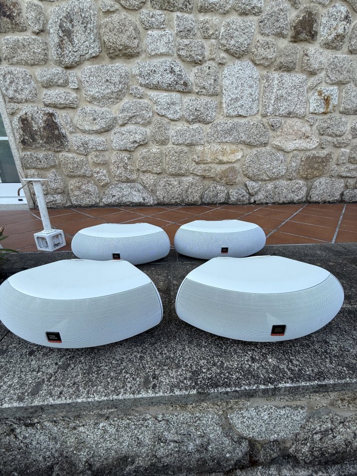 ⁠Pack 4 Altavoces Profesionales JBL Control CRV Blanco + Soporte Clúster 360°⁠ de segunda mano · Foto 2 de 4 · Pontevedra · 450 €