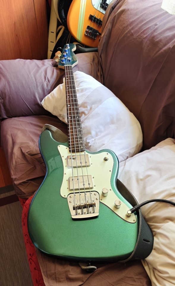 Fender Squier Paranormal Rascal Bass MUY MEJORADO de segunda mano · Foto 1 de 9 · Lugo · 495 €