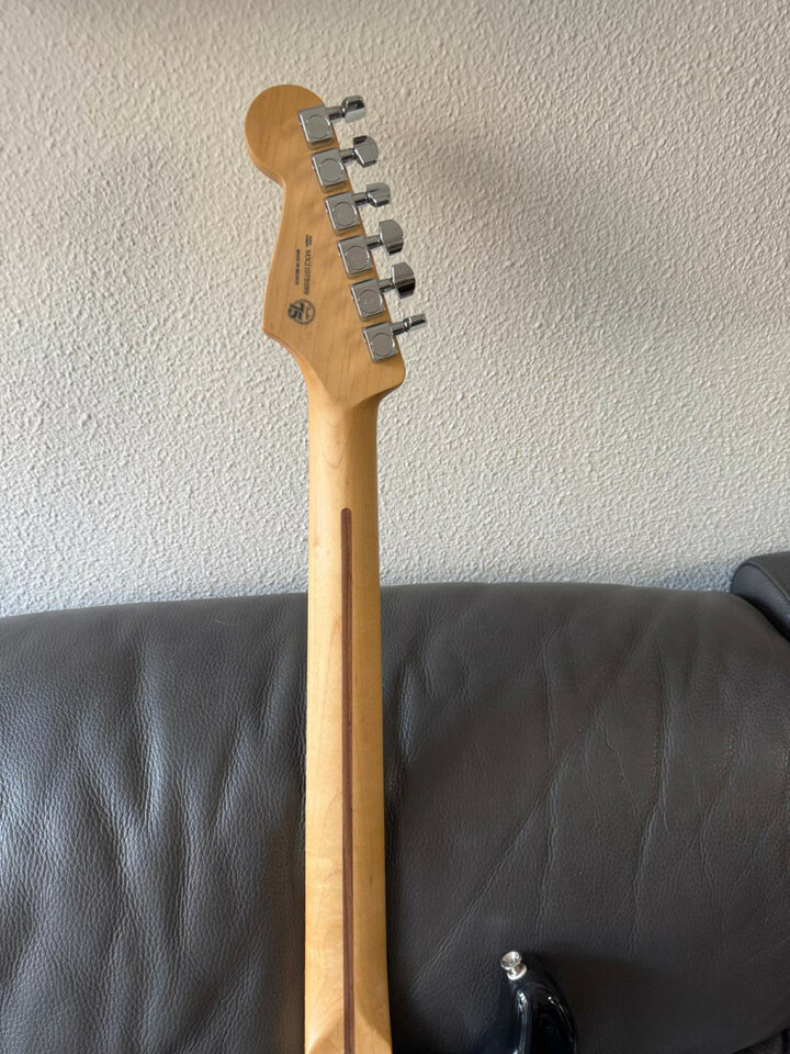 Vendo Fender Player Stratocaster Limited Edition Black.