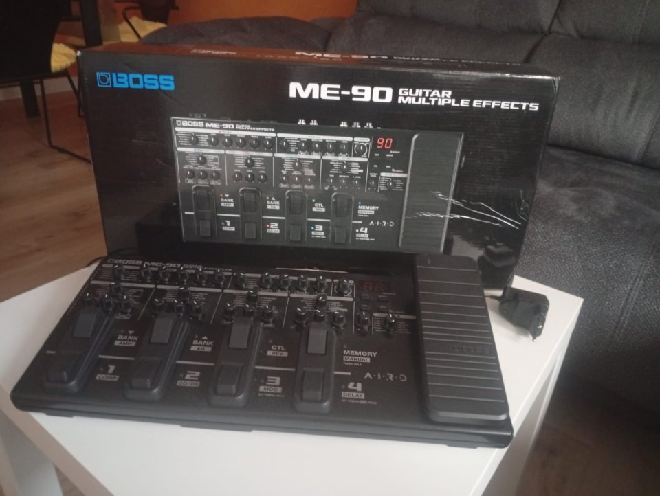 Pedalera multiefectos boss ME-90 de segunda mano · Valladolid · 225 €