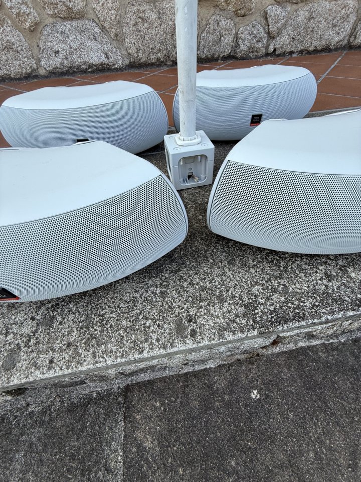 ⁠Pack 4 Altavoces Profesionales JBL Control CRV Blanco + Soporte Clúster 360°⁠ de segunda mano · Foto 3 de 4 · Pontevedra · 450 €