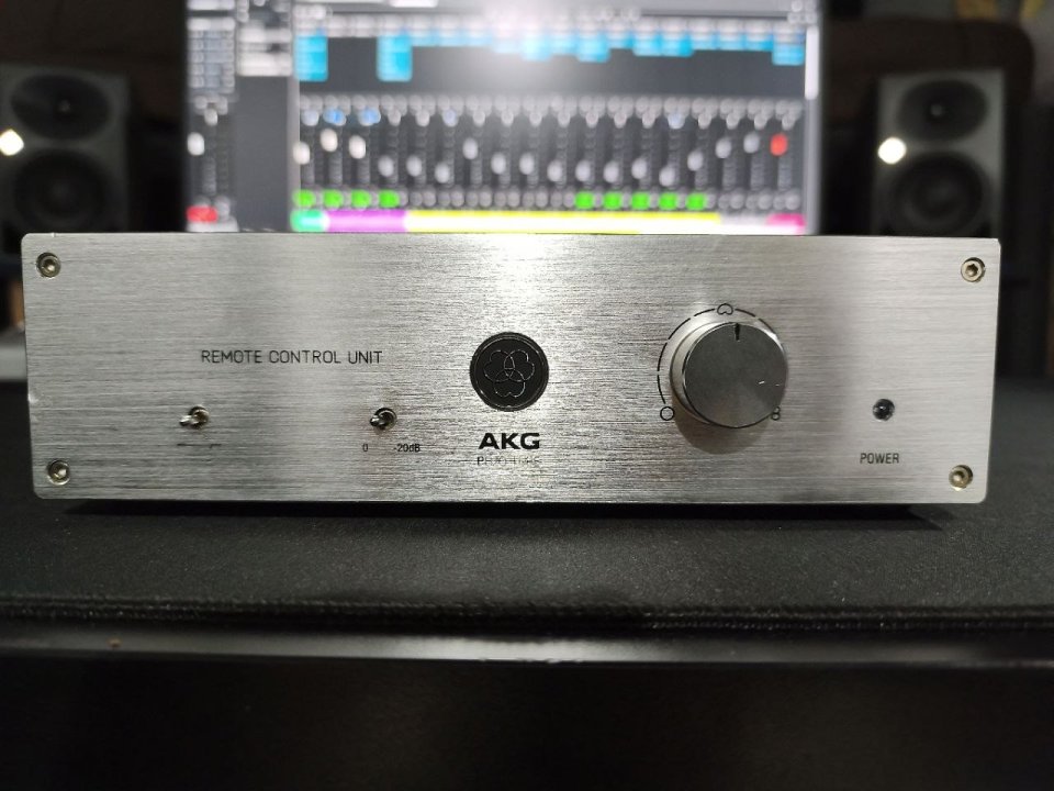 AKG P820 Tube completo de segunda mano · Foto 5 de 9 · Huelva · 280 €