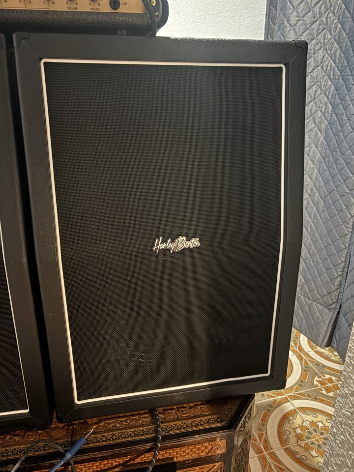 Pantalla Harley Benton 2x12 Celestion G12T75 y Classic Lead 80 de segunda mano · Foto 1 de 2 · Valencia · 300 €