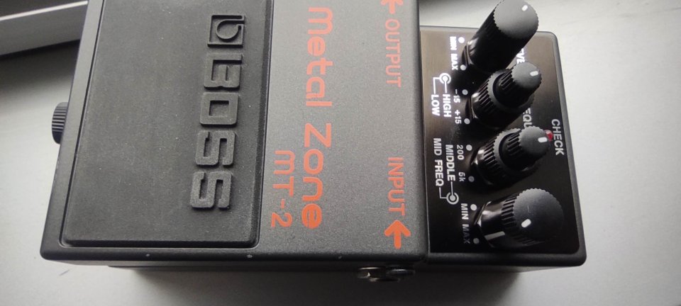 BOSS Metal Zone MT-2