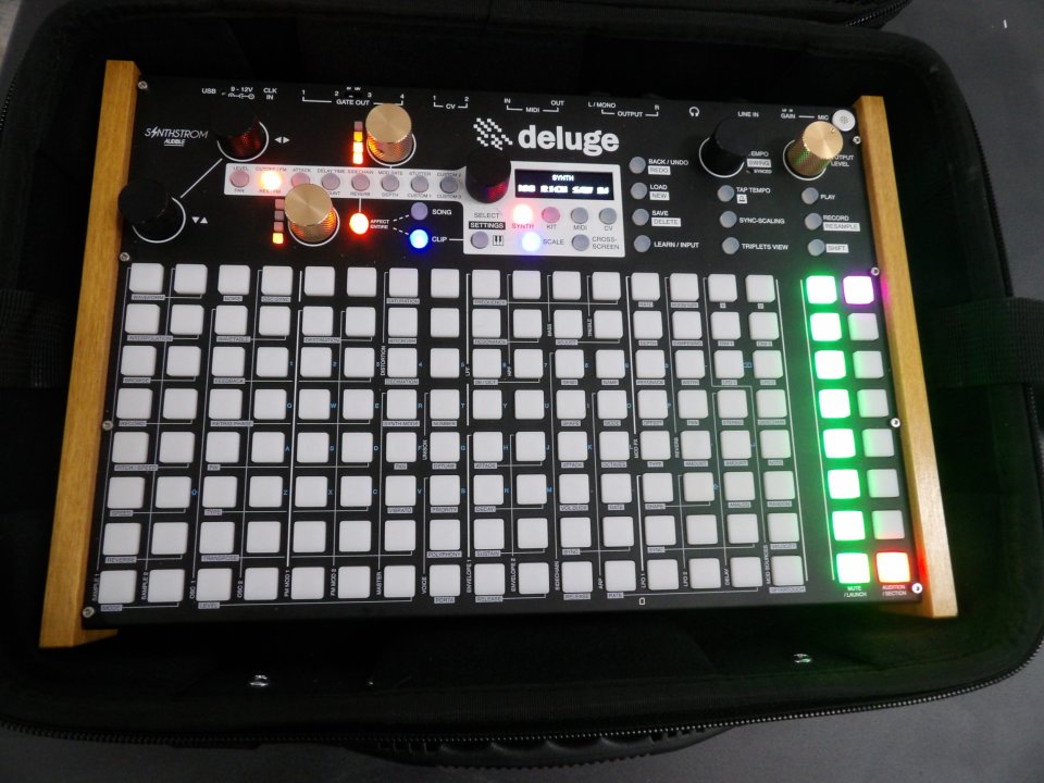 Synthstrom Deluge (OLED)