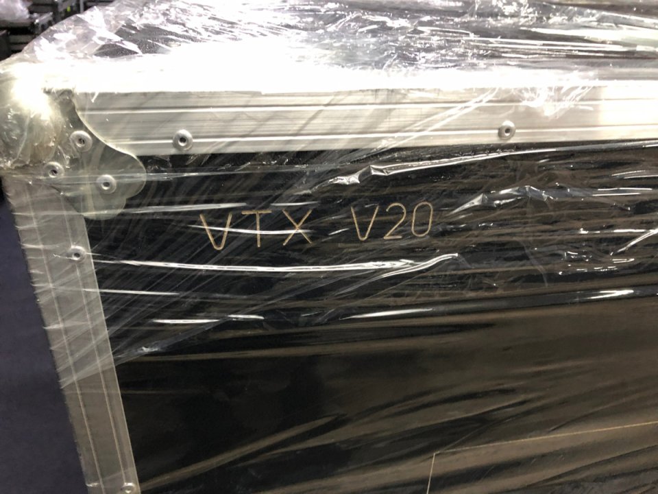 Pack » 3 x Santosom Flight case PRO, 4x JBL VTX V20