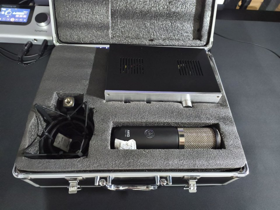 AKG P820 Tube completo de segunda mano · Foto 8 de 9 · Huelva · 280 €