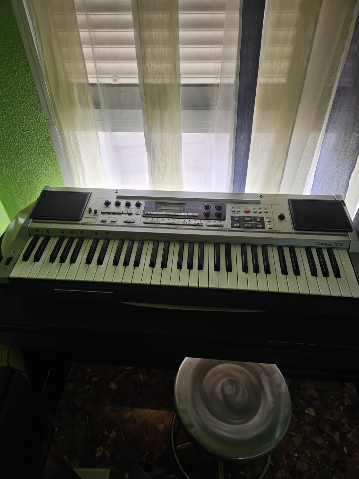 Teclado casiotone 7000 (1983) por pedal de segunda mano · Foto 1 de 4 · Valencia