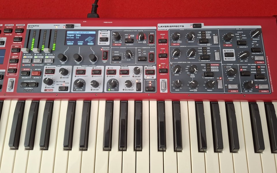 Nord Stage 4 compact + Funda + Half Moon de segunda mano · Foto 5 de 10 · Girona · 3150 €