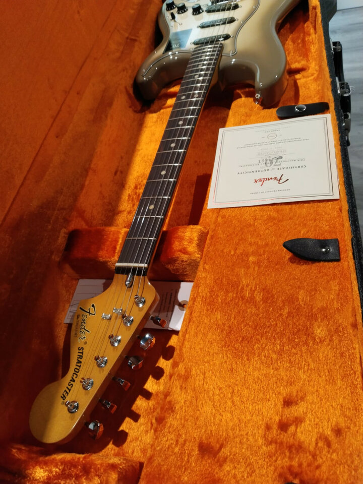 Fender 70 Anniversary Vintera
