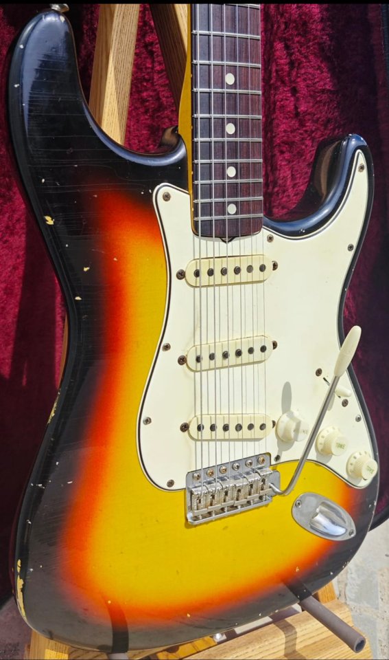 Fender Stratocaster Serie L1965 (Repintada)