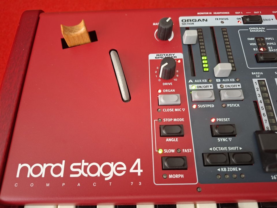 Nord Stage 4 compact + Funda + Half Moon de segunda mano · Foto 7 de 10 · Girona · 3150 €