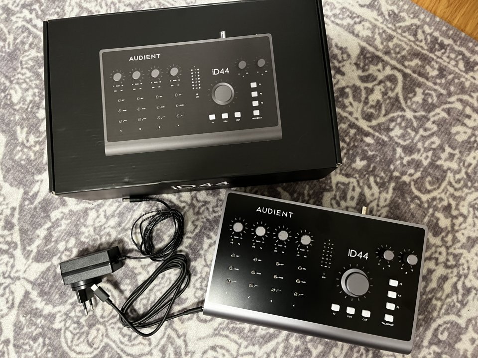 Audient iD44 MKII - Interfaz de Audio