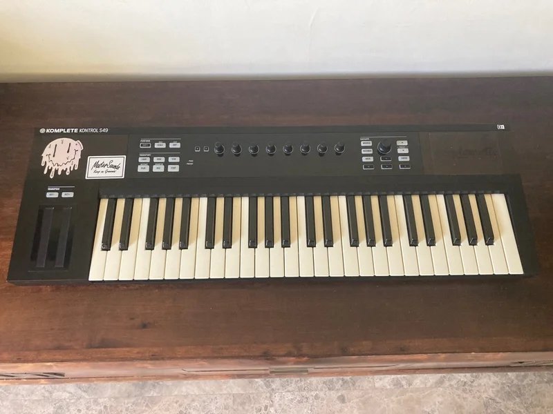 Native Instruments Komplete Kontrol S49 de segunda mano · Madrid · 150 €