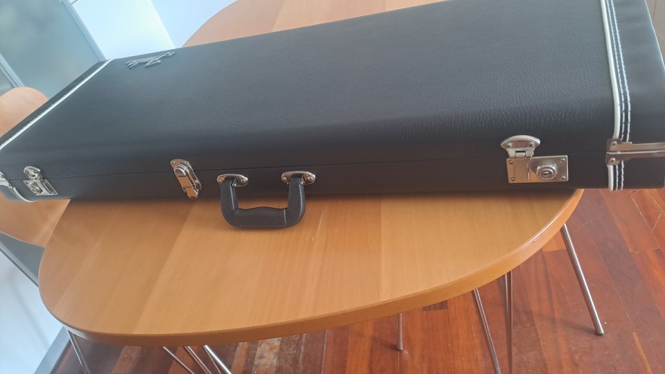 Estuche Fender Pro Hardsell Case de segunda mano · Foto 3 de 3 · A Coruña · 135 €