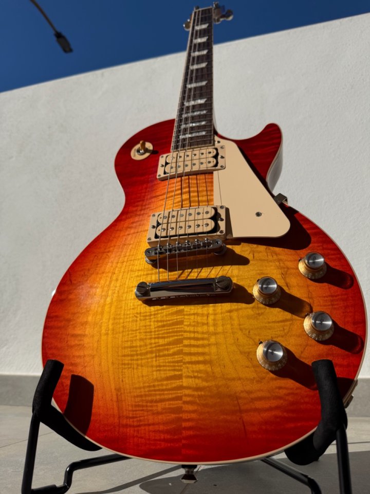 Vendo Gibson Les Paul Standard 60s Double Trouble en acabado Vintage Cherry Sunburst. de segunda mano · Foto 1 de 10 · Málaga · 1950 €