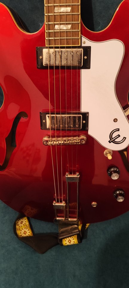 Epiphone Riviera Sparkling Burgundy