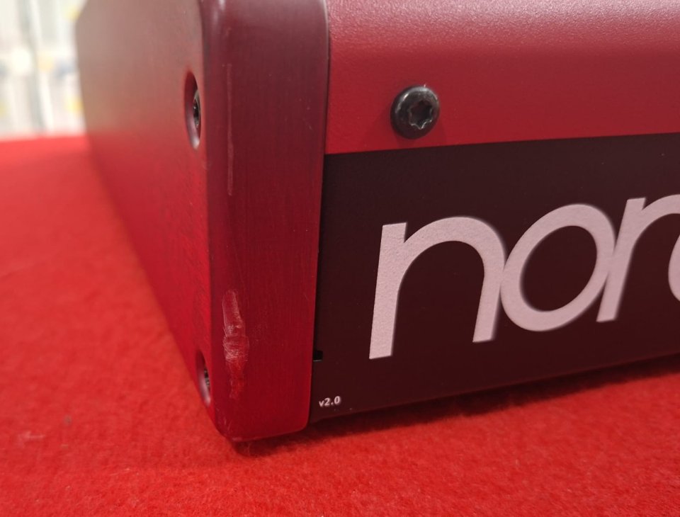Nord Stage 4 compact + Funda + Half Moon de segunda mano · Foto 8 de 10 · Girona · 3150 €