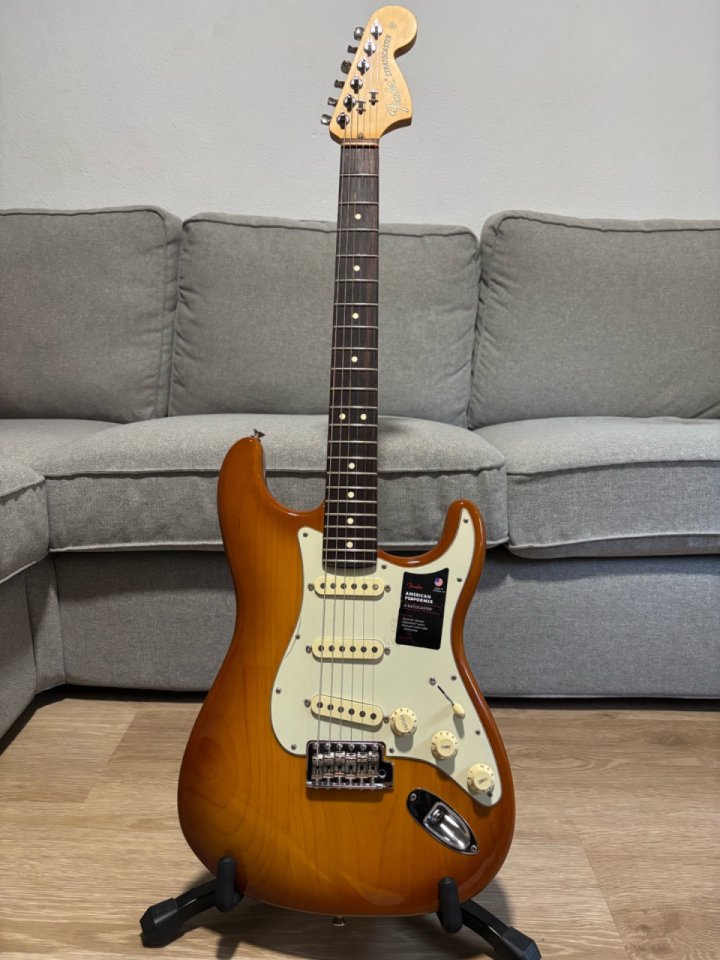 Fender American Performer Stratocaster