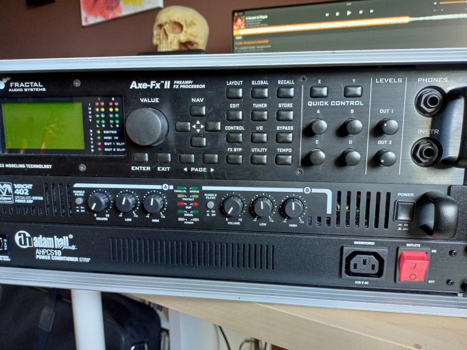 Fractal Axe FX2 - o posible cambio - de segunda mano · Foto 1 de 6 · Pontevedra · 600 €