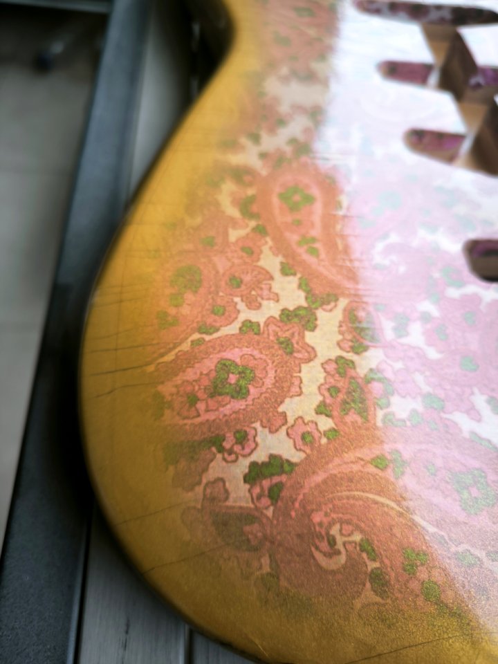 Cuerpo Stratocaster Gold Paisley Relic + extras ¡NUEVO! de segunda mano · Foto 2 de 6 · Murcia · 185 €