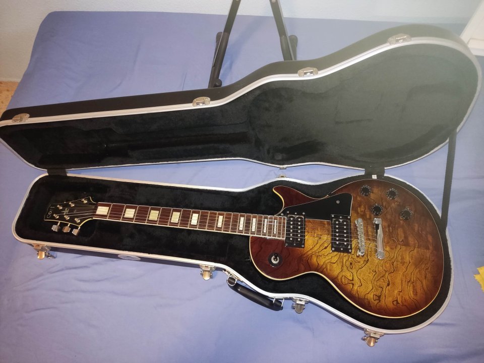 Guitarra Cort tipo Les Paul de segunda mano · Foto 1 de 7 · Alicante · 300 €