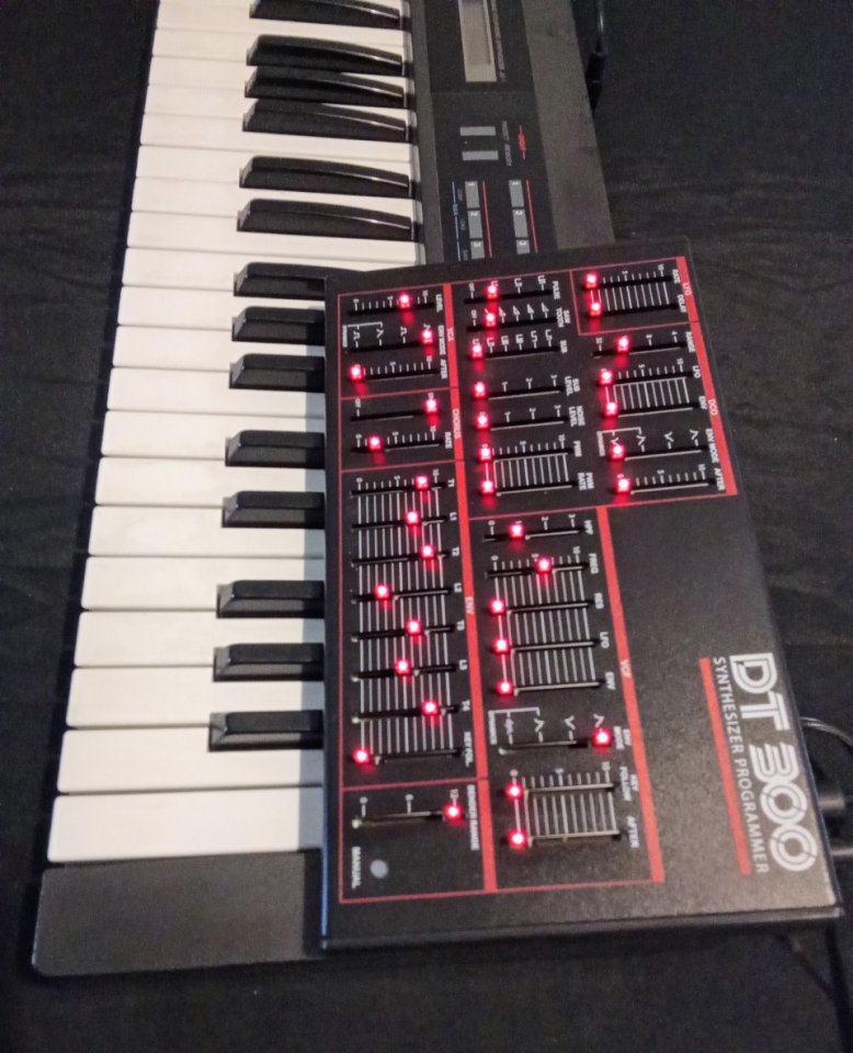 Roland Alpha Juno 1 + DT 300