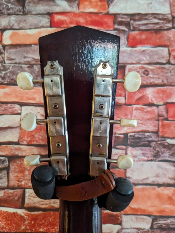 Atkin J-19 The Nineteen ( Las Fotos son de la guitarra actual)