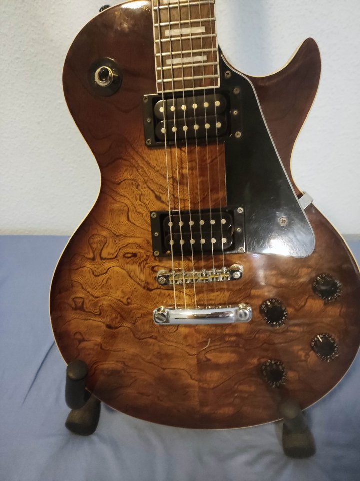 Guitarra Cort tipo Les Paul de segunda mano · Foto 2 de 7 · Alicante · 300 €