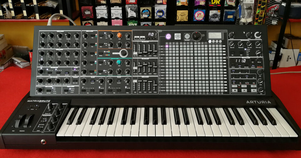 Arturia MatrixBrute Noir