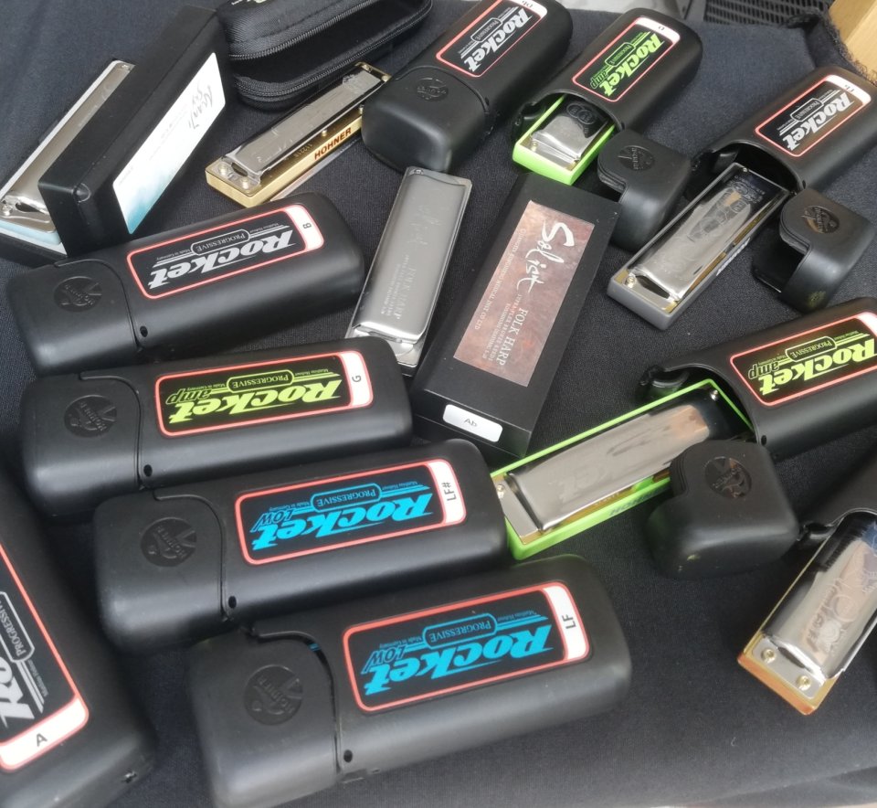 Set de 12 armónicas Honner diatònicas para blues rock de segunda mano · Foto 1 de 4 · Barcelona · 300 €