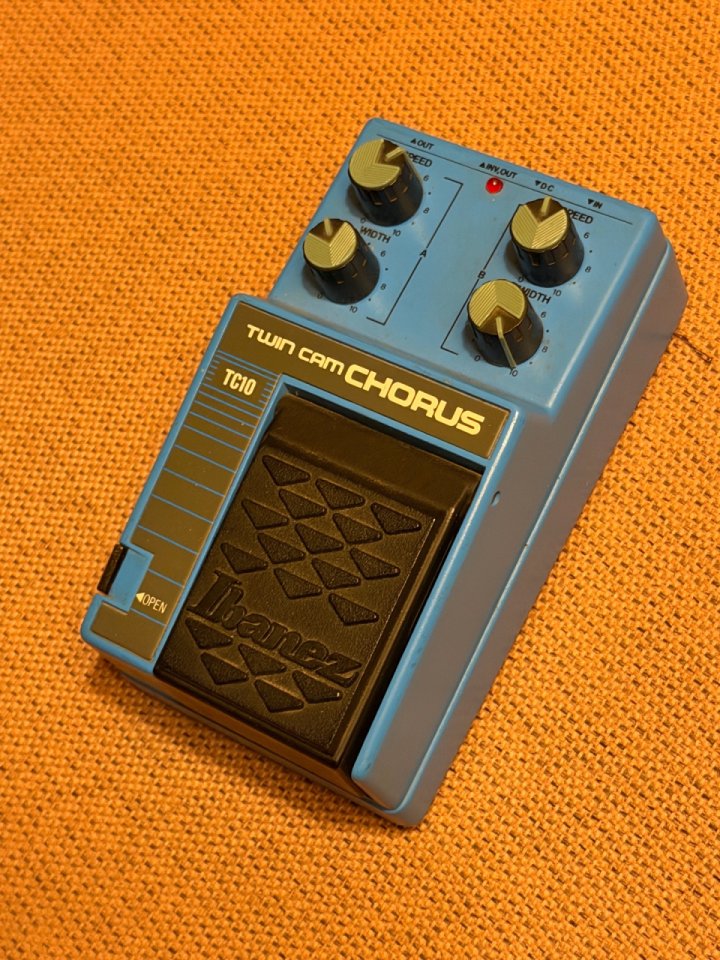 Ibáñez twin cam chorus de segunda mano · Foto 1 de 6 · Barcelona · 150 €