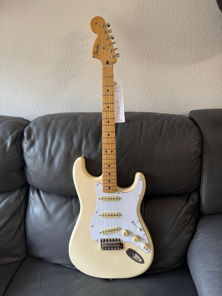 Vendo Fender Stratocaster Jimi Hendrix, nueva, sin estrenar.