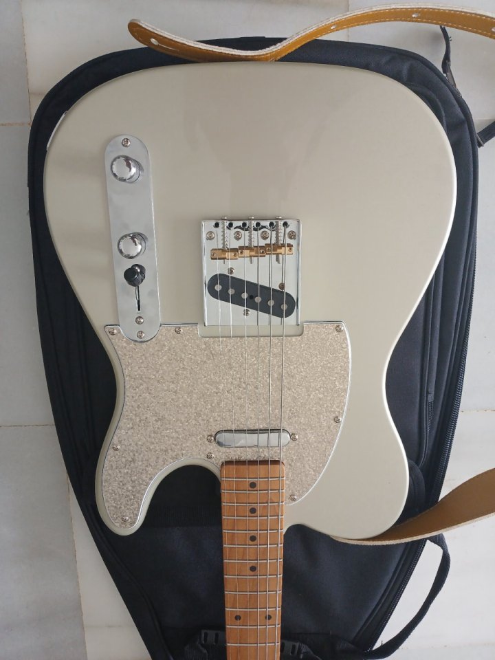 Mojo Guitars Modified Silver Sparkle telecaster ( no Fender) de segunda mano · Foto 2 de 10 · Sevilla · 325 €