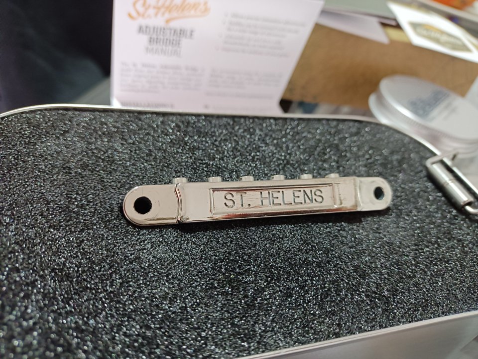 ST. Helens Bridge (Schwarz Custom Guitars)