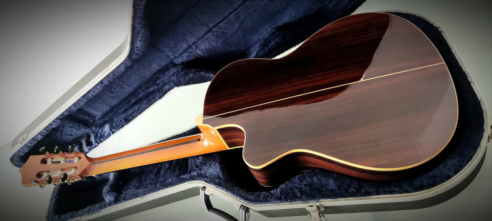 GUITARRA CLÁSICA / FLAMENCA ALHAMBRA "CROSS OVER" CS3 CW E2 Vendo en 1500€ / Valoro cambios: 1700€ (OPCIÓN DE 2X1)