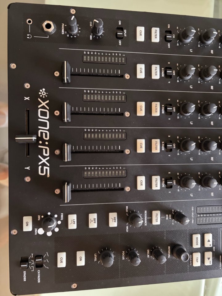 Mesa dj XONE PX5 4 canales de segunda mano · Foto 5 de 10 · Valencia · 999 €