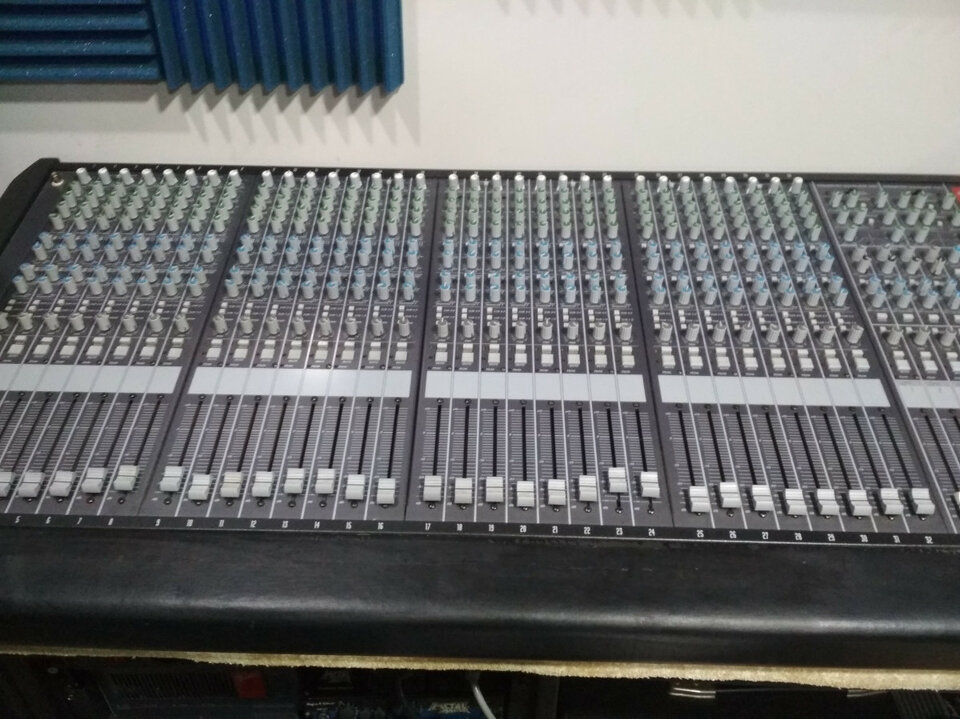 Mesa de mezclas Fender MX-5200