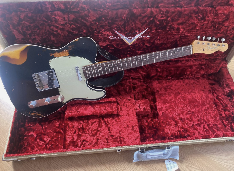 Fender Custom Shop Telecaster Custom Heavy Relic Black Over Chocolate 3 de segunda mano · Foto 1 de 4 · Girona · 3500 €