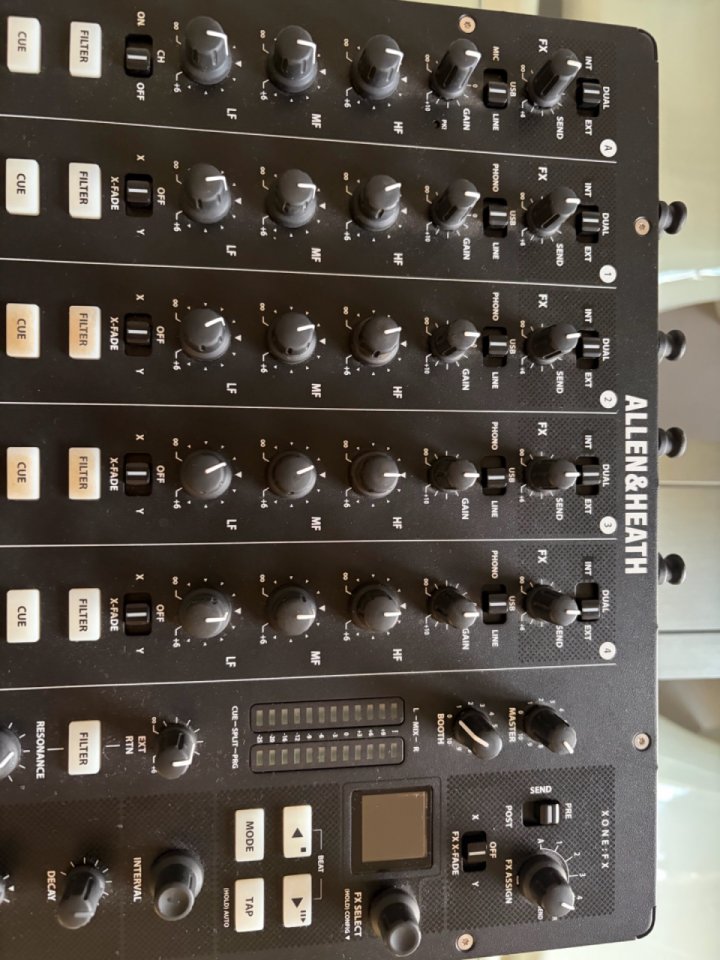 Mesa dj XONE PX5 4 canales de segunda mano · Foto 6 de 10 · Valencia · 999 €