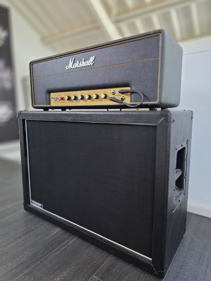 Pantalla Harley Benton 2x12 con Celestion Greenback