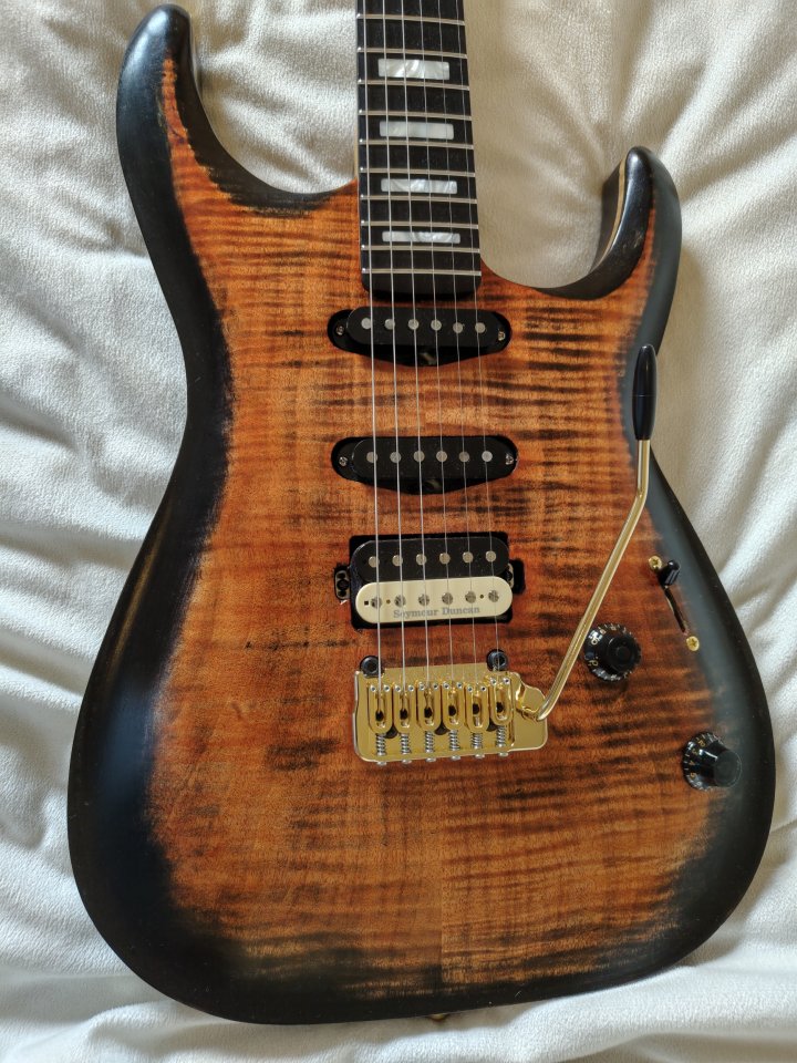 Custom Carved Top Super Strat Stratocaster Strato de segunda mano · Foto 3 de 10 · Madrid · 1250 €